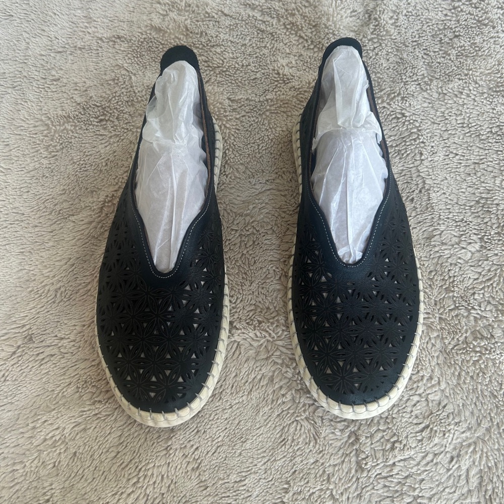 Bueno Women's Black leather Slip-On Laser-Cut Casual Espadrille